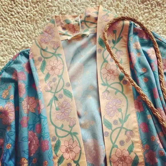SOLD OUT Secret Garden Light Blue & Pink Floral Kimono Duster Wrap Coverup Boho - Picture 4 of 7